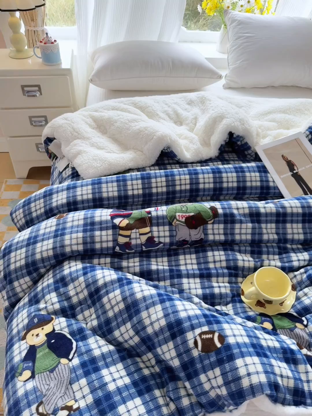 91家纺网 家纺一手货源 找家纺 爱彼家纺 2025新款奶油风羊羔绒+牛奶绒可爱卡通被子被芯秋被冬被被子被芯-直播热门款 蓝格英伦熊