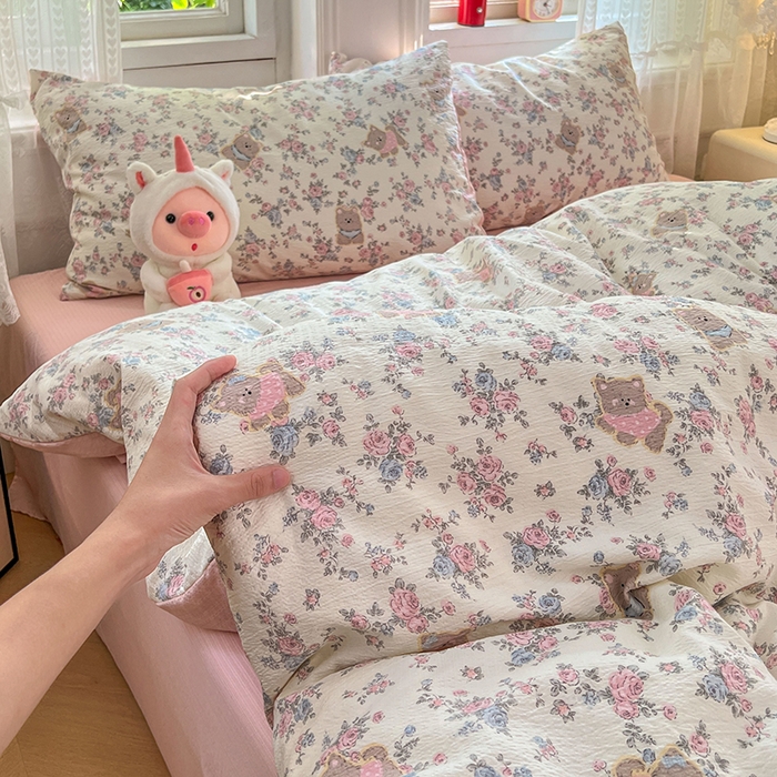 91家纺网 家纺一手货源 找家纺 优尚佳生活馆 2025新款高克重云感双层纱印花四件套 熊花私语