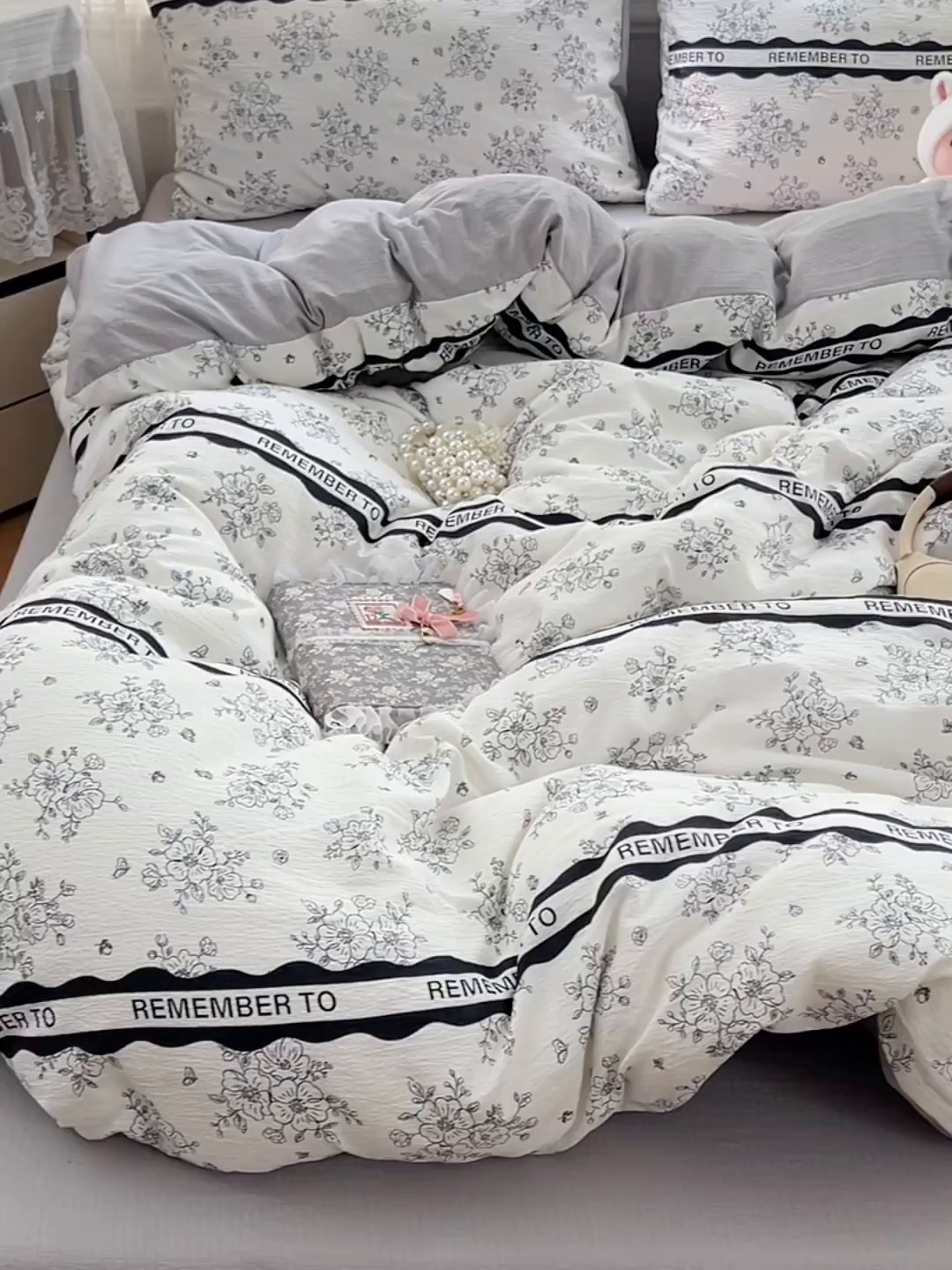 91家纺网 家纺一手货源 找家纺 优尚佳生活馆 2025新款高克重云感双层纱印花四件套 雅纹枝语