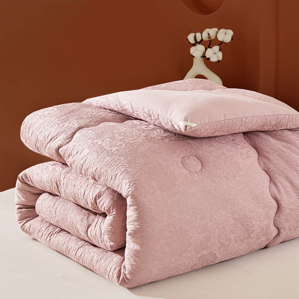 91家纺网 家纺一手货源 找家纺 （总）欢乐季 2025新款贡缎浮雕提花棉花被 被子被芯