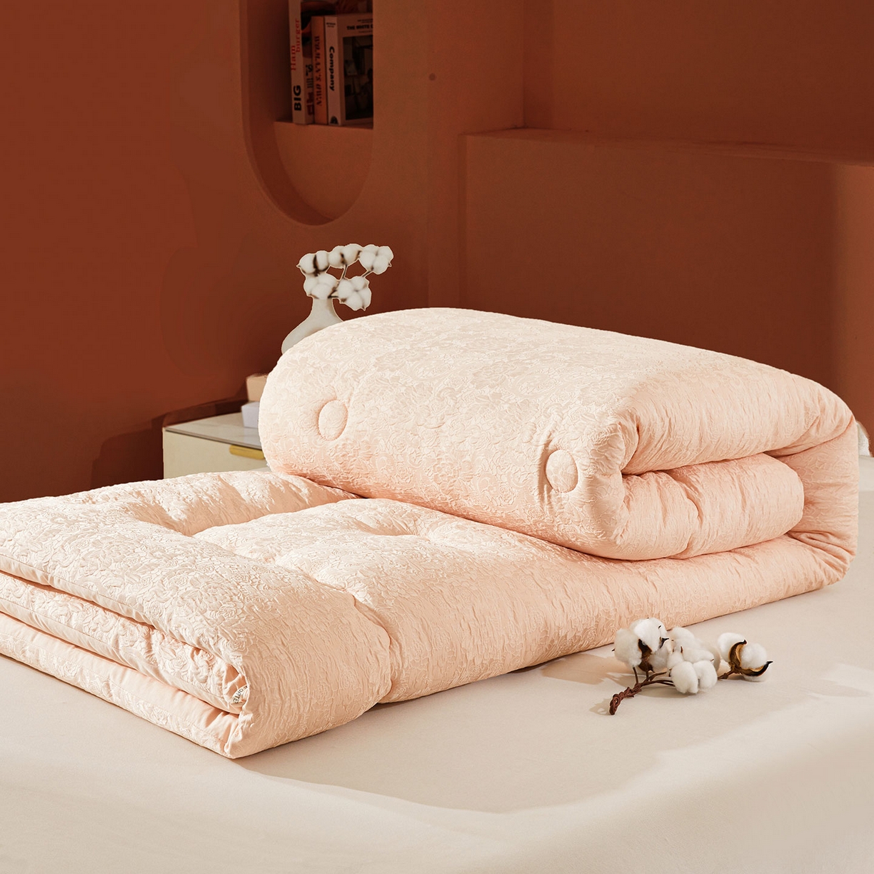 91家纺网 家纺一手货源 找家纺 欢乐季 2025新款贡缎浮雕提花棉花被 被子被芯 香槟色