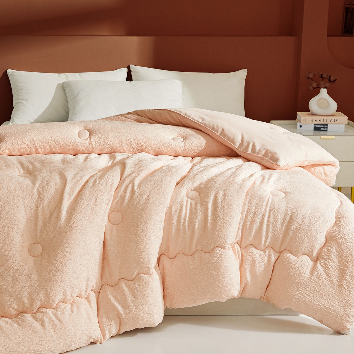 91家纺网 家纺一手货源 找家纺 欢乐季 2025新款贡缎浮雕提花棉花被 被子被芯 香槟色