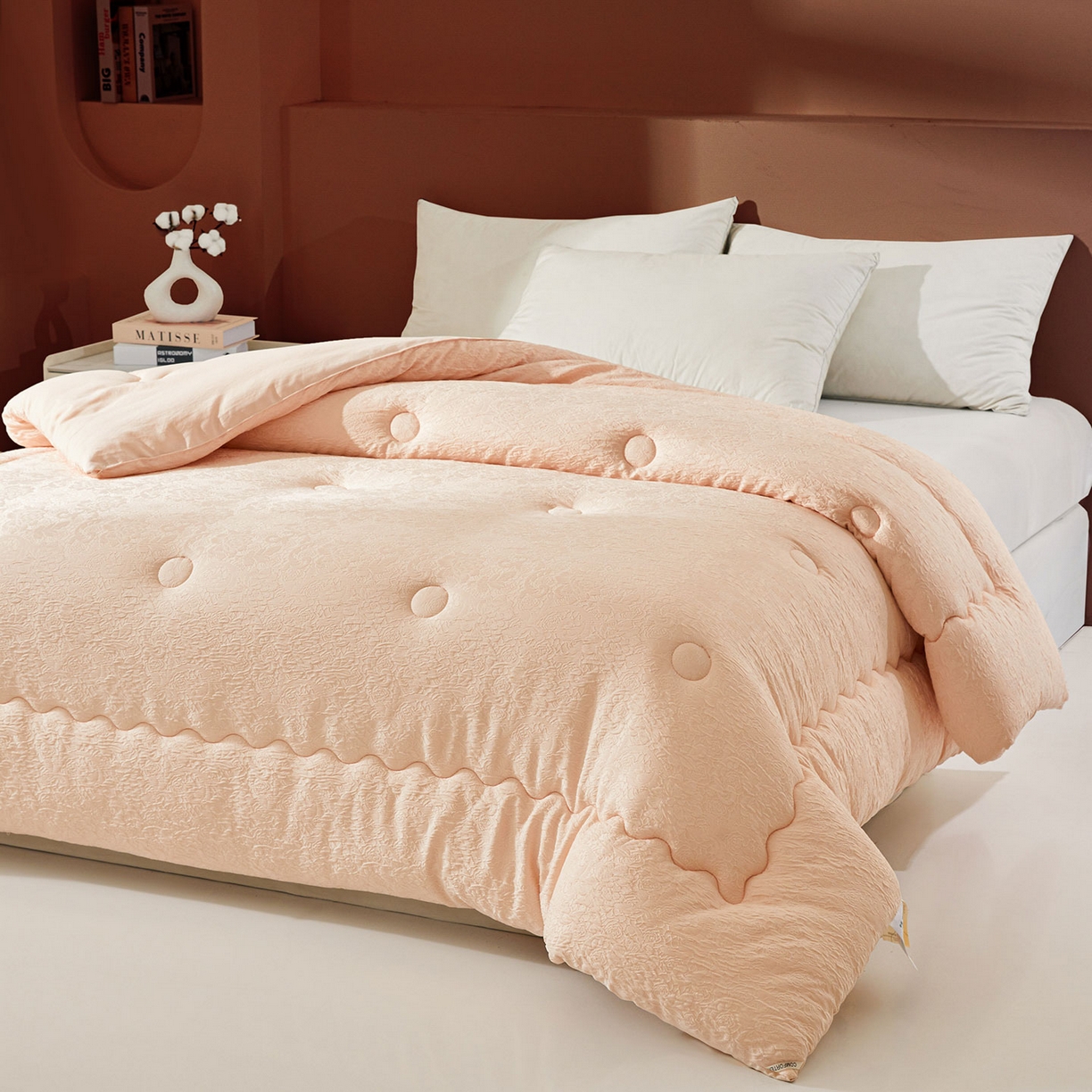 91家纺网 家纺一手货源 找家纺 欢乐季 2025新款贡缎浮雕提花棉花被 被子被芯 香槟色