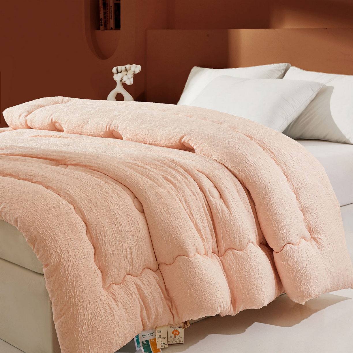 91家纺网 家纺一手货源 找家纺 欢乐季 2025新款贡缎浮雕提花棉花被 被子被芯 香槟色