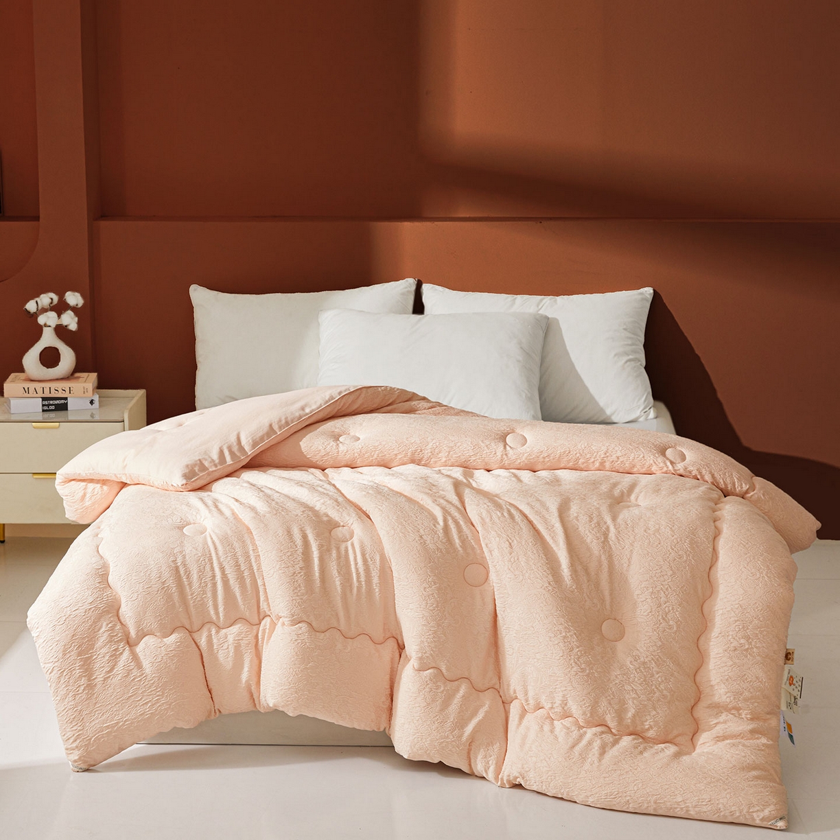 91家纺网 家纺一手货源 找家纺 欢乐季 2025新款贡缎浮雕提花棉花被 被子被芯 香槟色