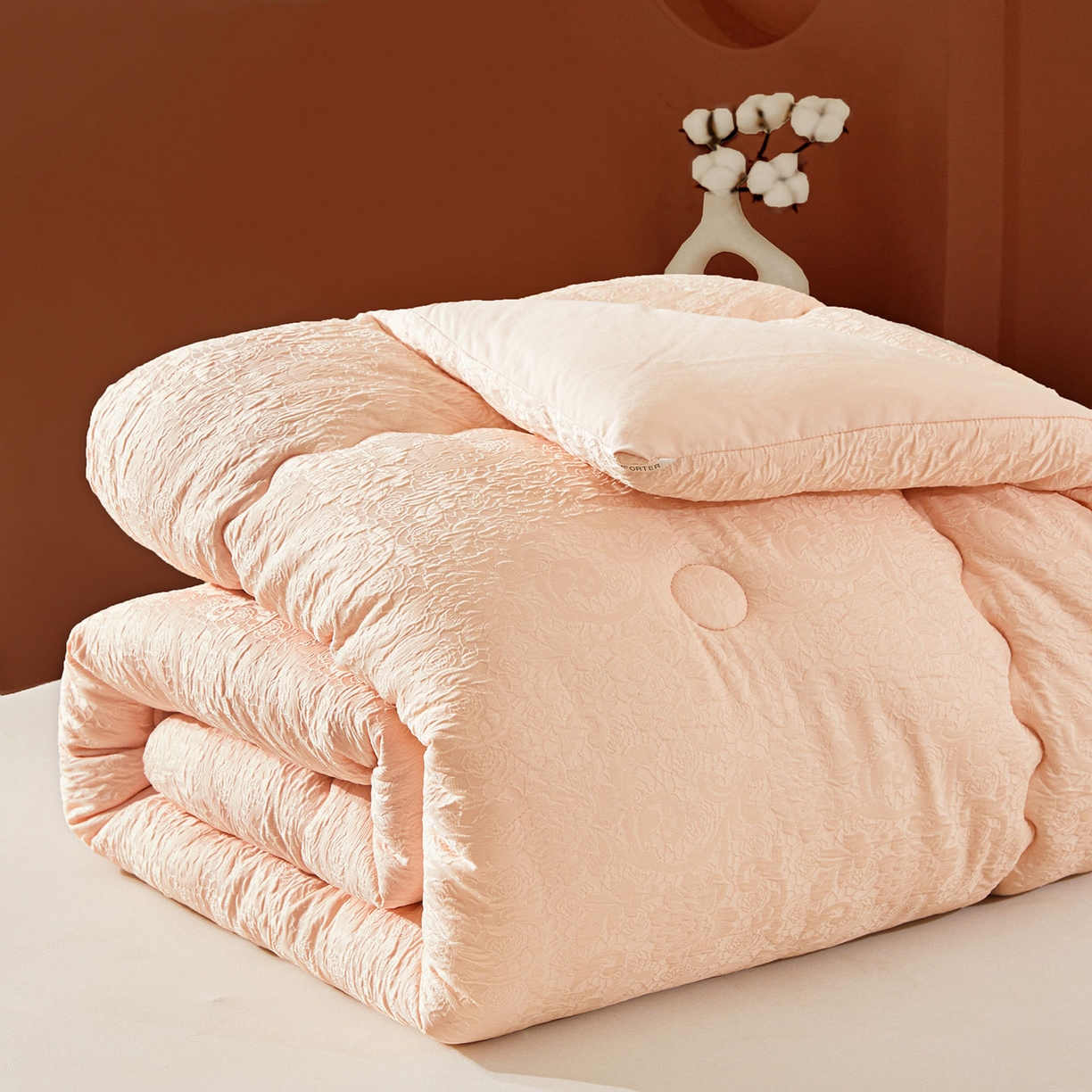 91家纺网 家纺一手货源 找家纺 欢乐季 2025新款贡缎浮雕提花棉花被 被子被芯 香槟色