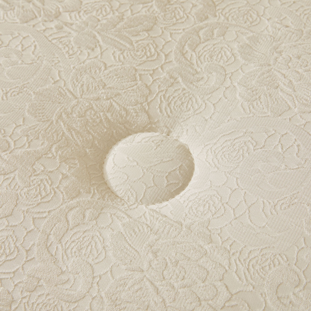 91家纺网 家纺一手货源 找家纺 欢乐季 2025新款贡缎浮雕提花棉花被 被子被芯 奶油白