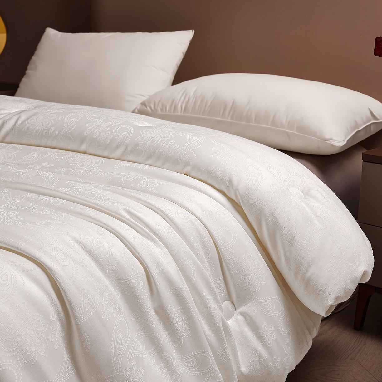 91家纺网 家纺一手货源 找家纺 欢乐季 2025新款贡缎提花蚕丝被 被子被芯 白色