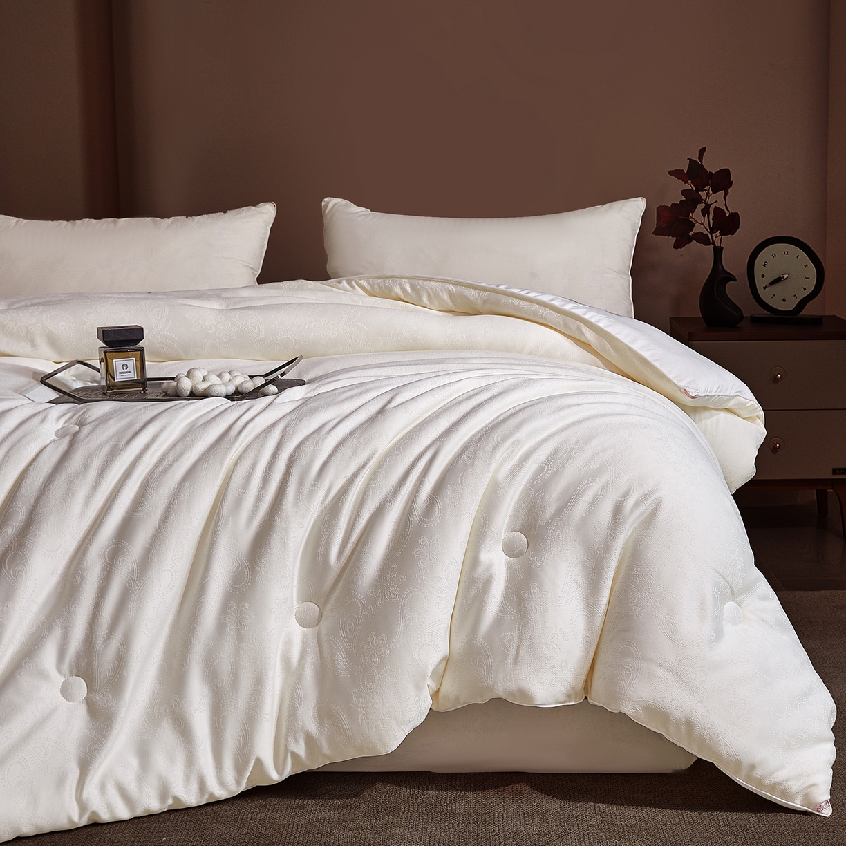 91家纺网 家纺一手货源 找家纺 欢乐季 2025新款贡缎提花蚕丝被 被子被芯 白色