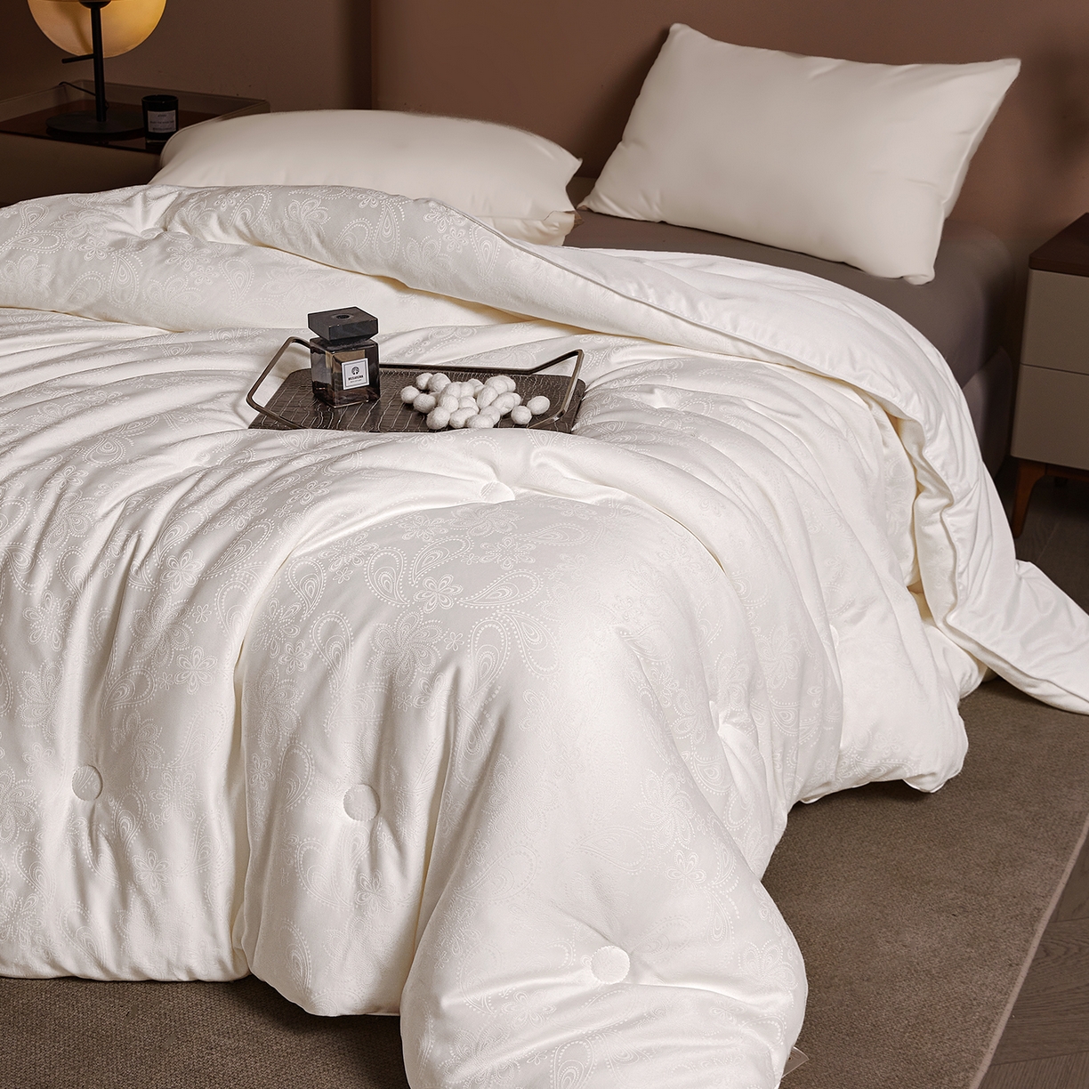 91家纺网 家纺一手货源 找家纺 欢乐季 2025新款贡缎提花蚕丝被 被子被芯 白色