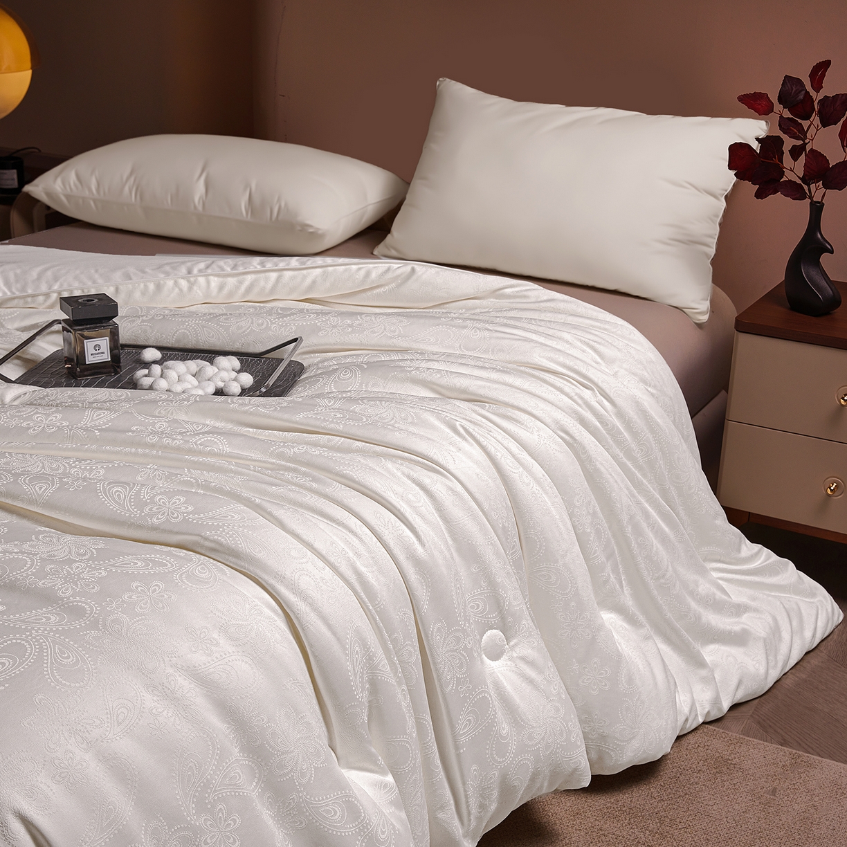 91家纺网 家纺一手货源 找家纺 欢乐季 2025新款贡缎提花蚕丝被 被子被芯 白色