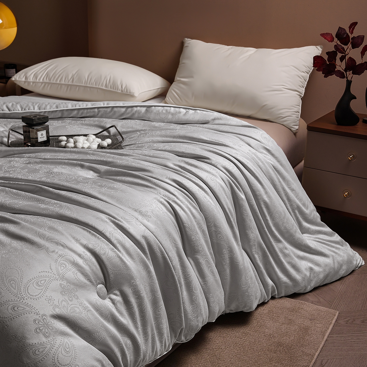 91家纺网 家纺一手货源 找家纺 欢乐季 2025新款贡缎提花蚕丝被 被子被芯 灰色