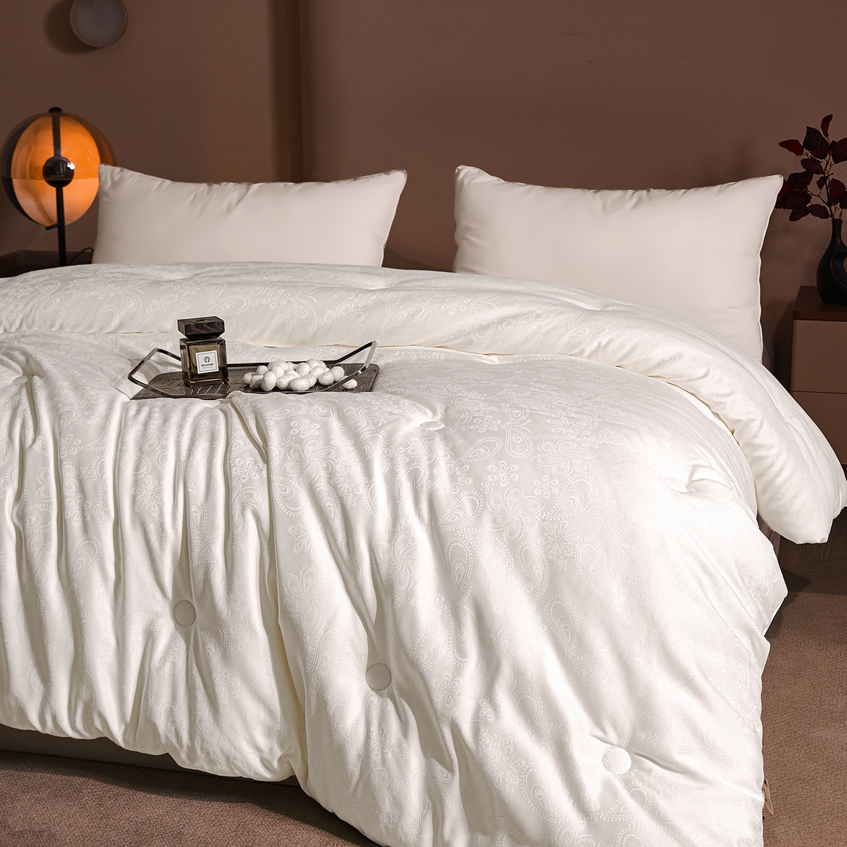 91家纺网 家纺一手货源 找家纺 欢乐季 2025新款贡缎提花蚕丝被 被子被芯 白色