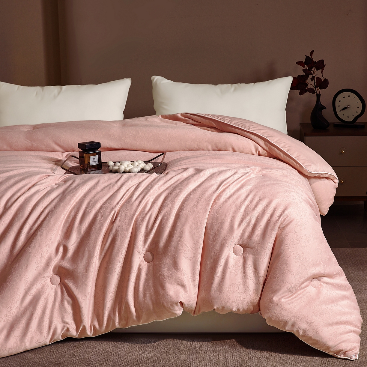 91家纺网 家纺一手货源 找家纺 欢乐季 2025新款贡缎提花蚕丝被 被子被芯 粉色