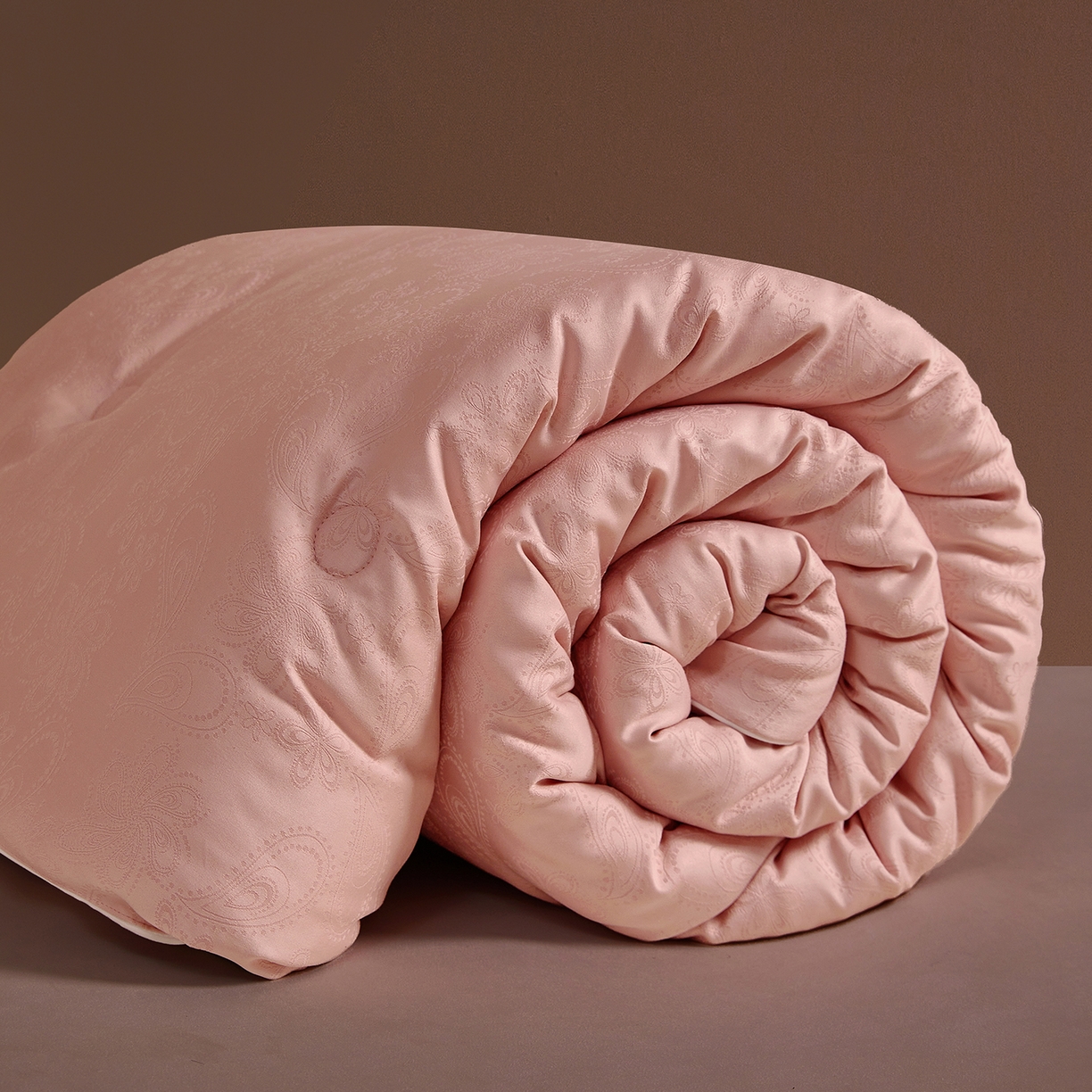 91家纺网 家纺一手货源 找家纺 欢乐季 2025新款贡缎提花蚕丝被 被子被芯 粉色