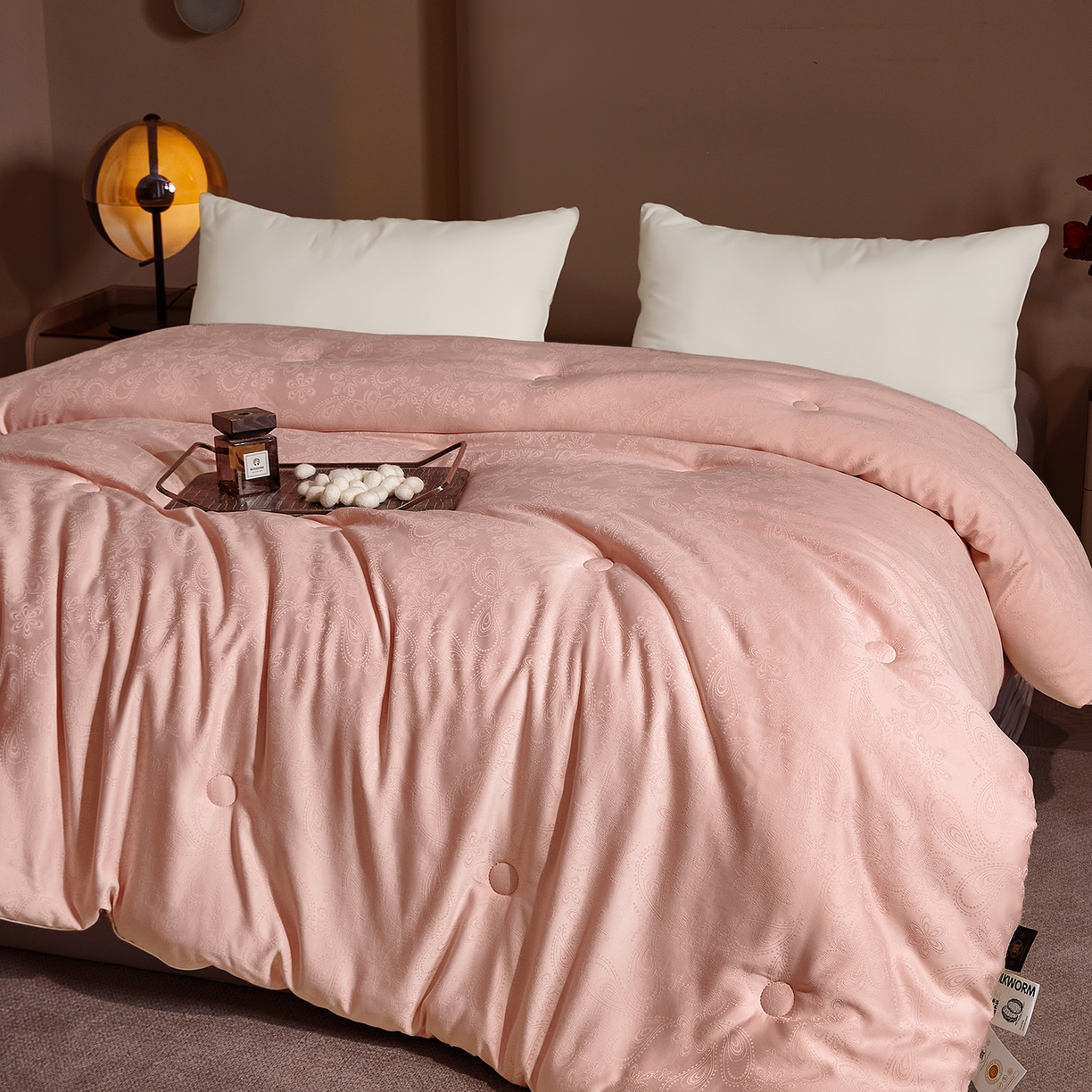 91家纺网 家纺一手货源 找家纺 欢乐季 2025新款贡缎提花蚕丝被 被子被芯 粉色