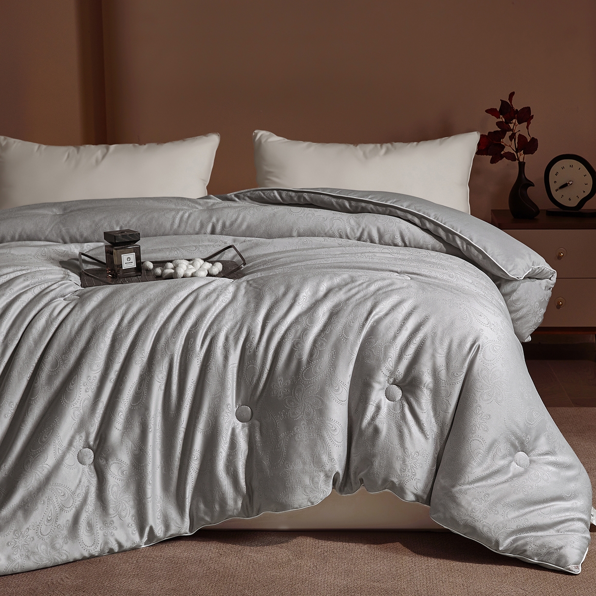 91家纺网 家纺一手货源 找家纺 欢乐季 2025新款贡缎提花蚕丝被 被子被芯 灰色