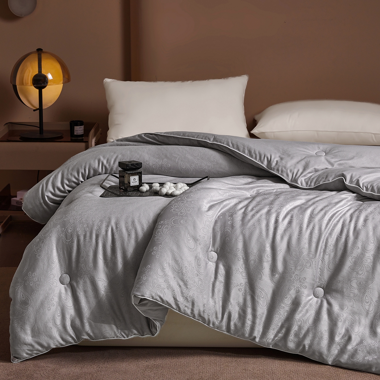 91家纺网 家纺一手货源 找家纺 欢乐季 2025新款贡缎提花蚕丝被 被子被芯 灰色