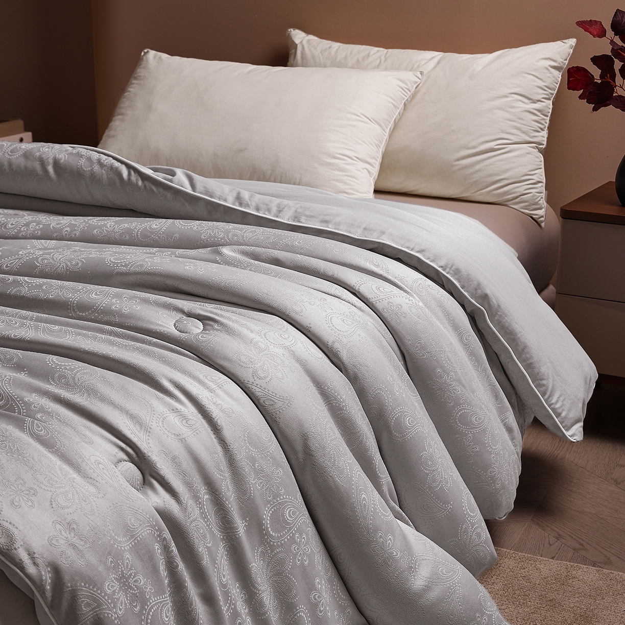 91家纺网 家纺一手货源 找家纺 欢乐季 2025新款贡缎提花蚕丝被 被子被芯 灰色