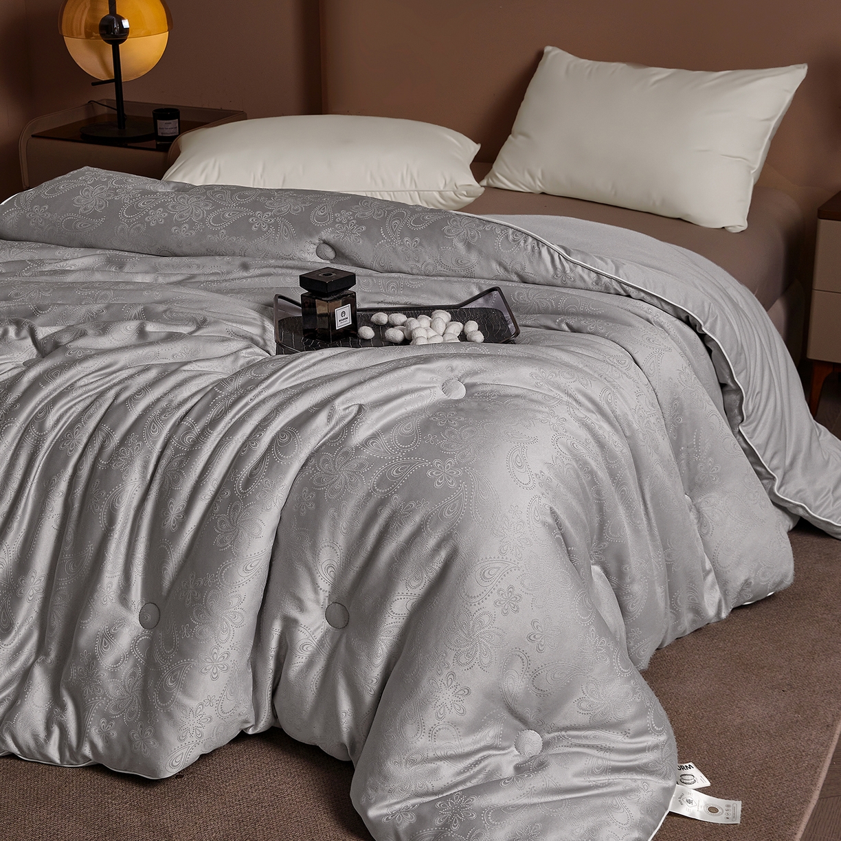 91家纺网 家纺一手货源 找家纺 欢乐季 2025新款贡缎提花蚕丝被 被子被芯 灰色