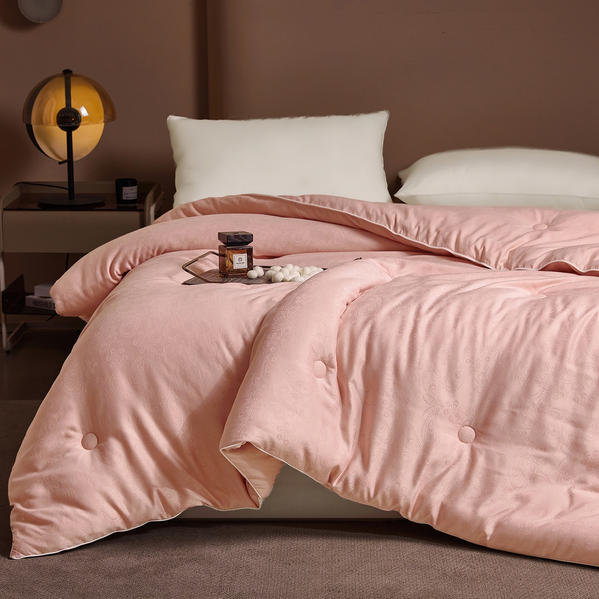 91家纺网 家纺一手货源 找家纺 欢乐季 2025新款贡缎提花蚕丝被 被子被芯 粉色