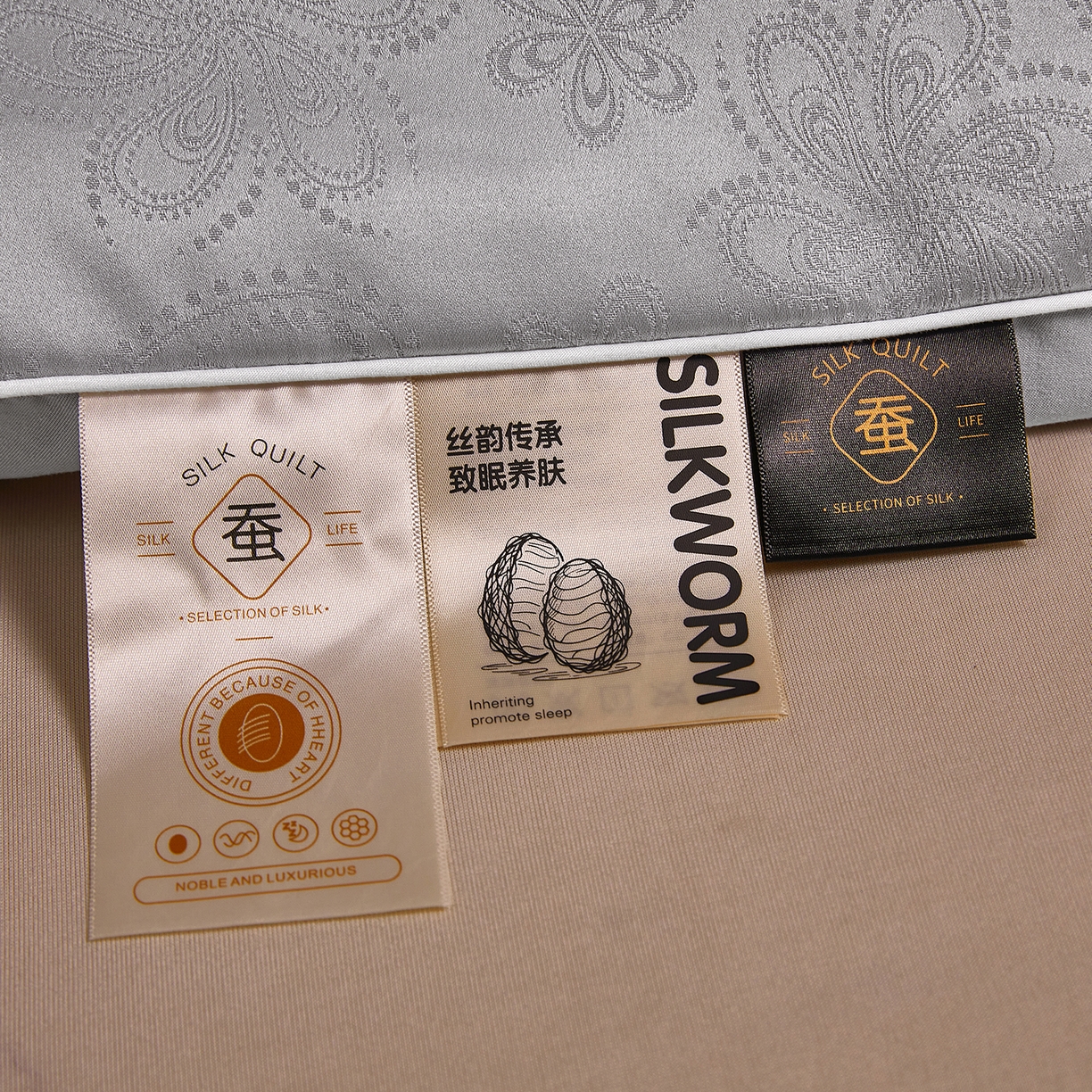 91家纺网 家纺一手货源 找家纺 欢乐季 2025新款贡缎提花蚕丝被 被子被芯 灰色