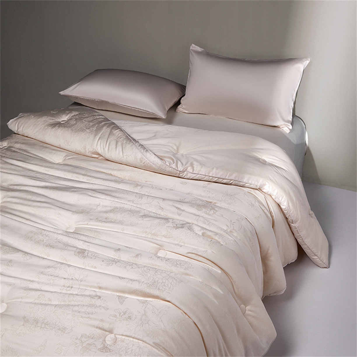 91家纺网 家纺一手货源 找家纺 麦肯锡 2025新款寐颜冬季高端新品60s天丝棉提花春秋被子母被冬被-寐影 粉黛