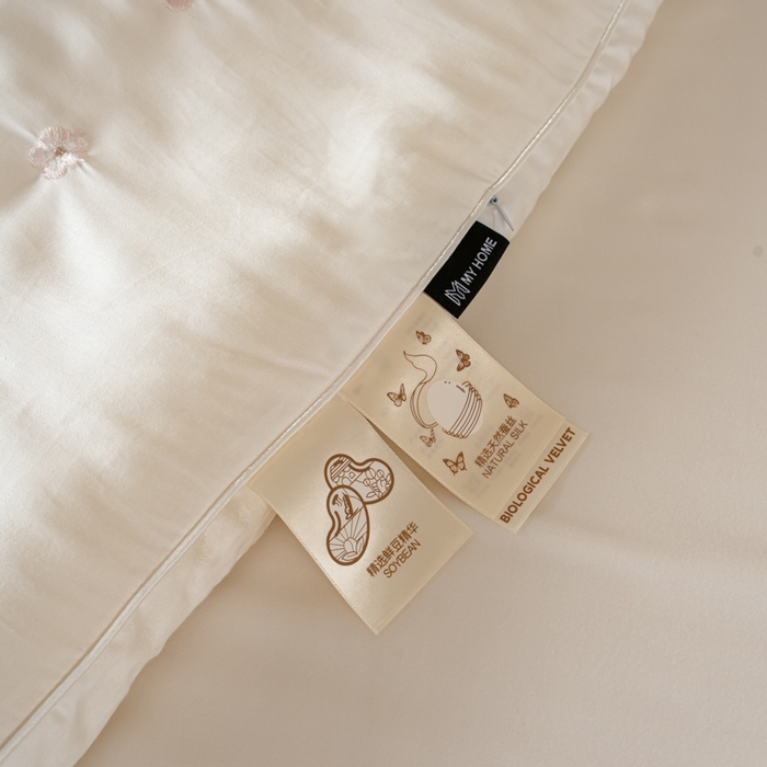 91家纺网 家纺一手货源 找家纺 （总）麦肯锡 2025寐颜新款刺绣天丝棉提花四季被-蝶漾