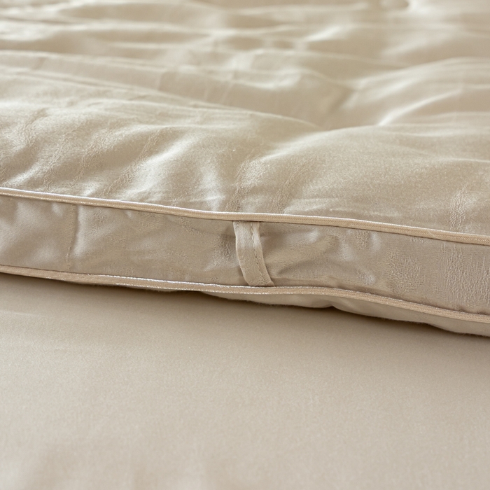 91家纺网 家纺一手货源 找家纺 麦肯锡 2025寐颜新款刺绣天丝棉提花四季被-蝶漾 灰色