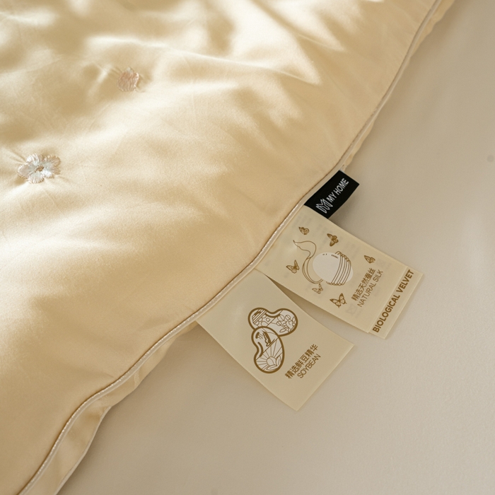 91家纺网 家纺一手货源 找家纺 麦肯锡 2025寐颜新款刺绣天丝棉提花四季被-蝶漾 金色