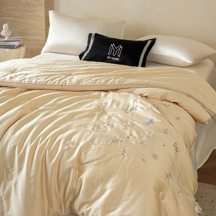 91家纺网 家纺一手货源 找家纺 麦肯锡 2025寐颜新款刺绣天丝棉提花四季被-蝶漾 金色