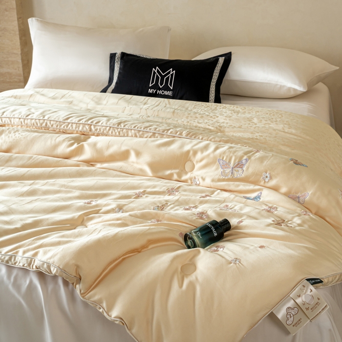 91家纺网 家纺一手货源 找家纺 麦肯锡 2025寐颜新款刺绣天丝棉提花四季被-蝶漾 金色