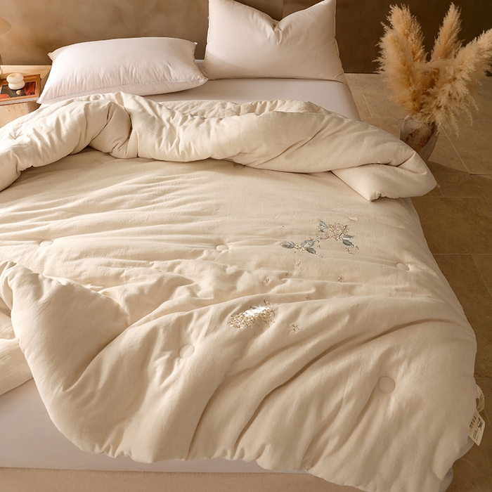 91家纺网 家纺一手货源 找家纺 麦肯锡 2025新款绣花棉麻新疆棉花四季被-花好月圆 本色