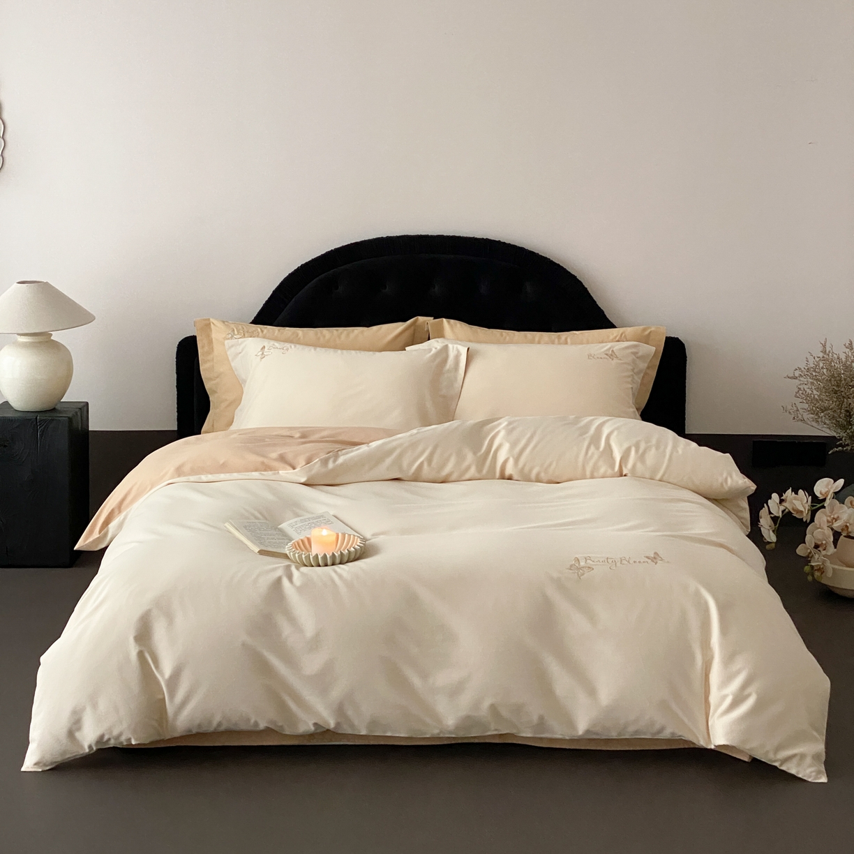 91家纺网 家纺一手货源 找家纺 云栖家居 2025秋冬新款50支纯色双拼加厚全棉磨毛被套刺绣100S纯棉四件套-小蝴蝶系列 月光黄