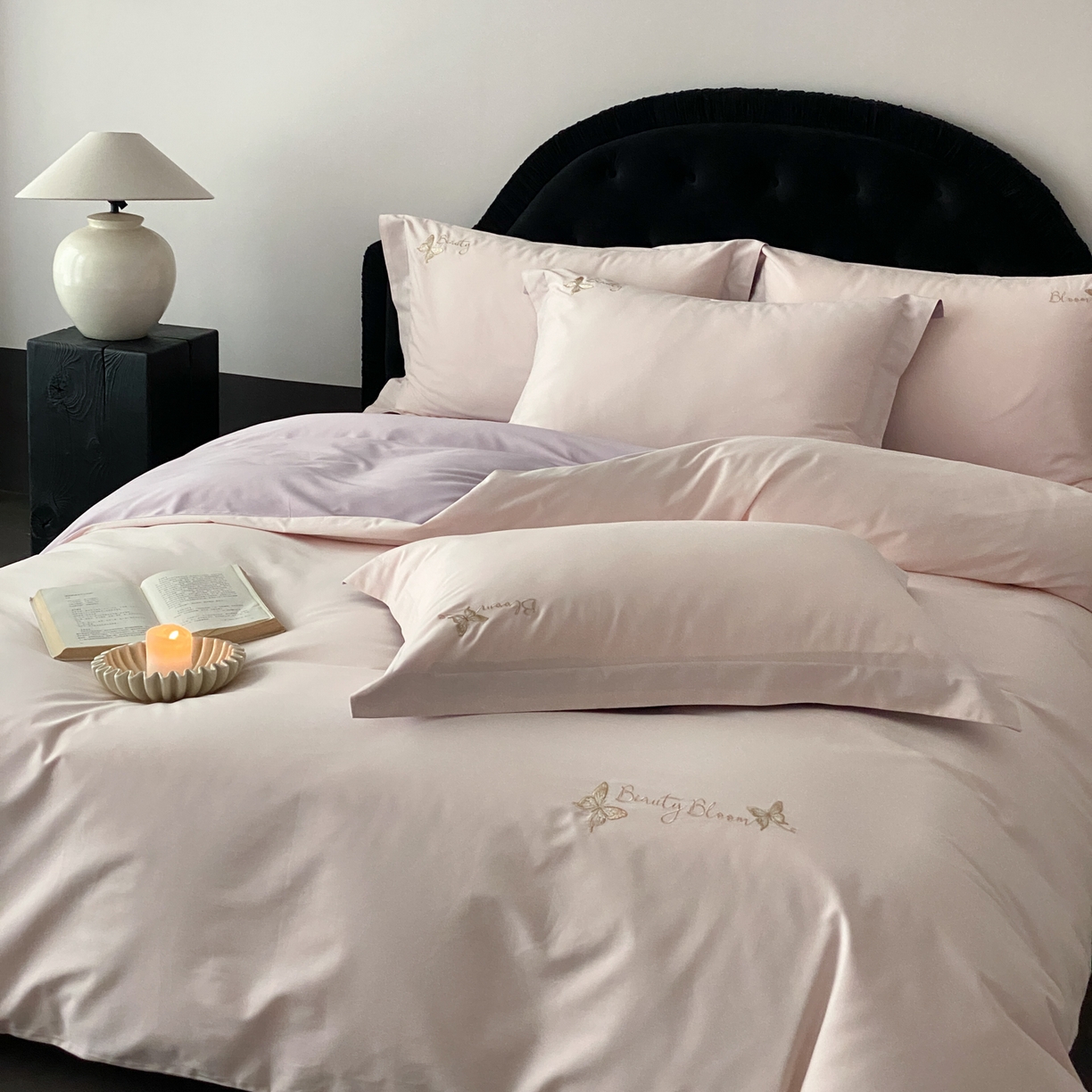 91家纺网 家纺一手货源 找家纺 云栖家居 2025秋冬新款50支纯色双拼加厚全棉磨毛被套刺绣100S纯棉四件套-小蝴蝶系列 粉紫