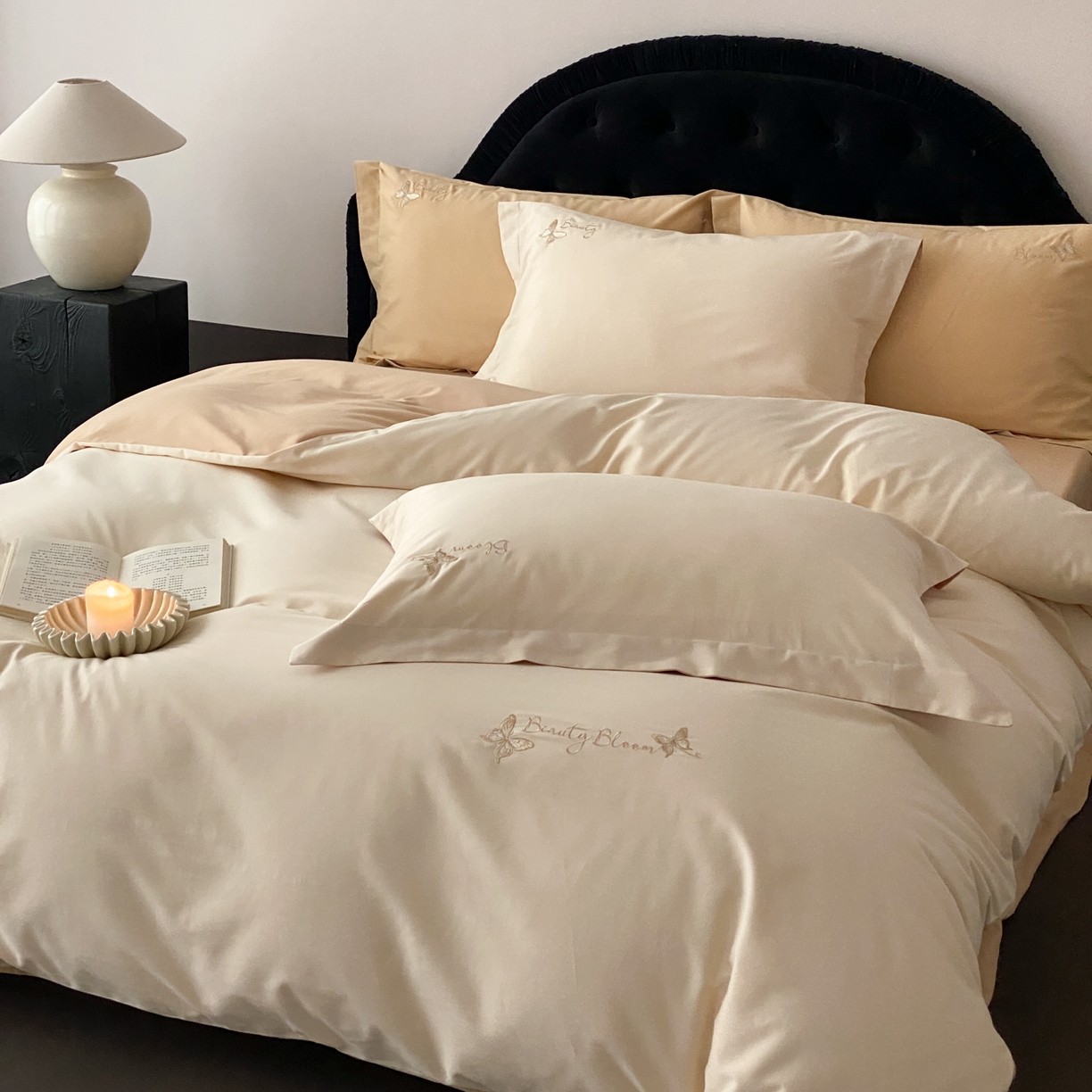 91家纺网 家纺一手货源 找家纺 云栖家居 2025秋冬新款50支纯色双拼加厚全棉磨毛被套刺绣100S纯棉四件套-小蝴蝶系列 月光黄