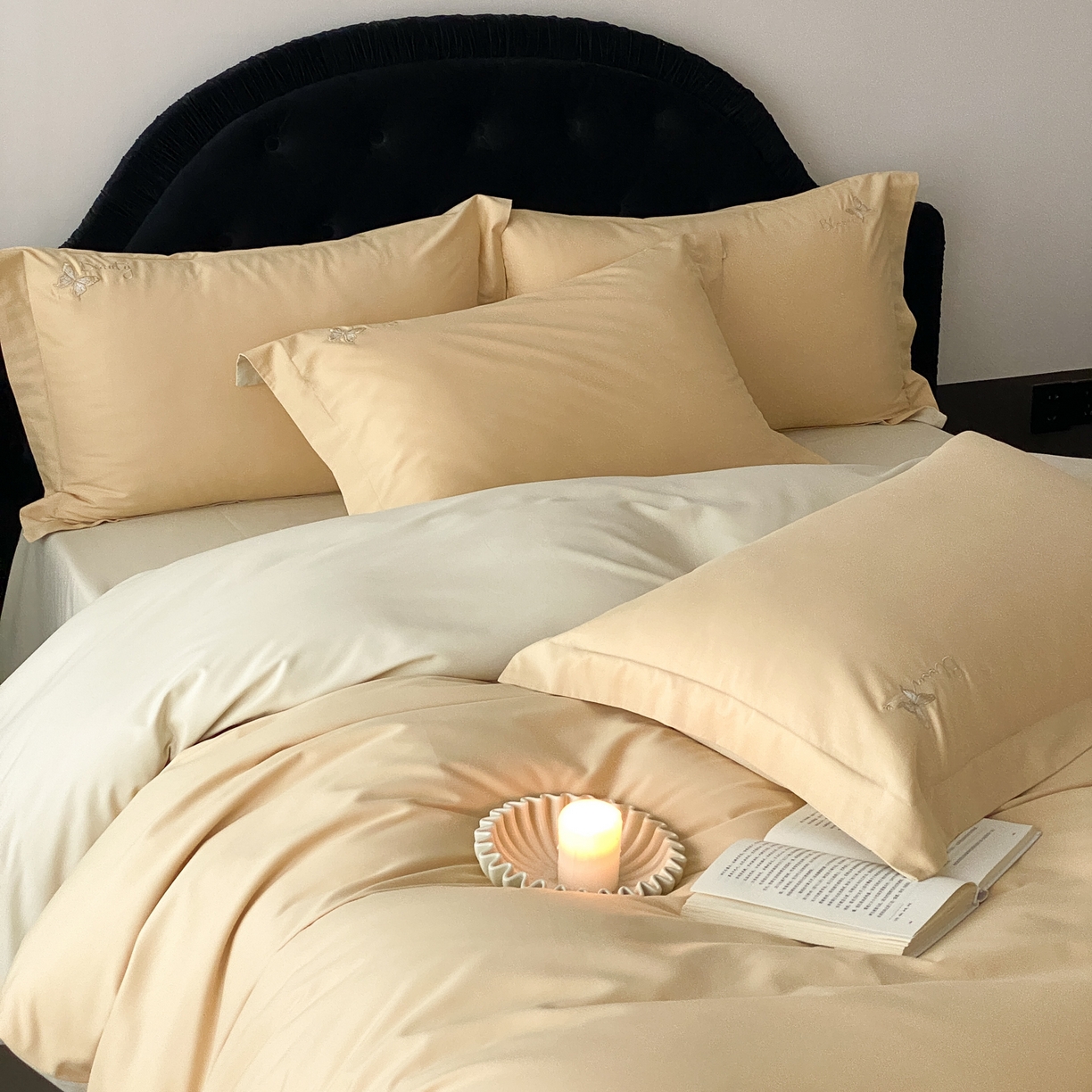 91家纺网 家纺一手货源 找家纺 云栖家居 2025秋冬新款50支纯色双拼加厚全棉磨毛被套刺绣100S纯棉四件套-小蝴蝶系列 米玉