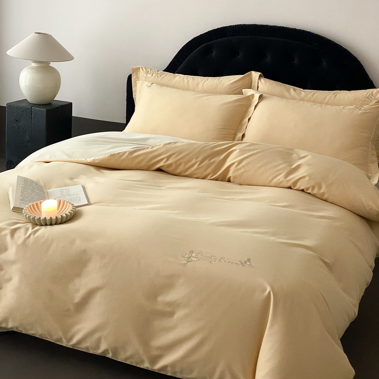 91家纺网 家纺一手货源 找家纺 云栖家居 2025秋冬新款50支纯色双拼加厚全棉磨毛被套刺绣100S纯棉四件套-小蝴蝶系列 米玉