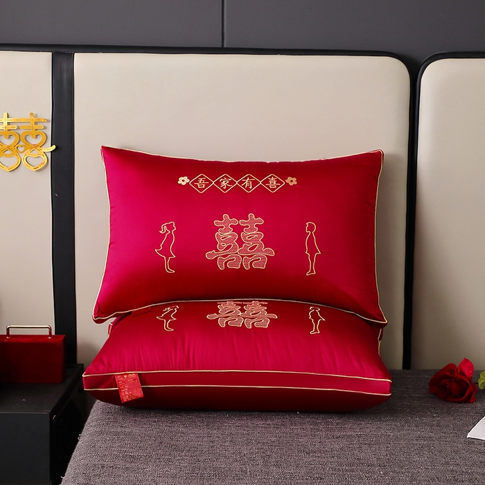 91家纺网 家纺一手货源 找家纺 糖果枕芯 2025新款刺绣婚庆大红枕芯新款婚庆枕芯-新款-吾家有喜