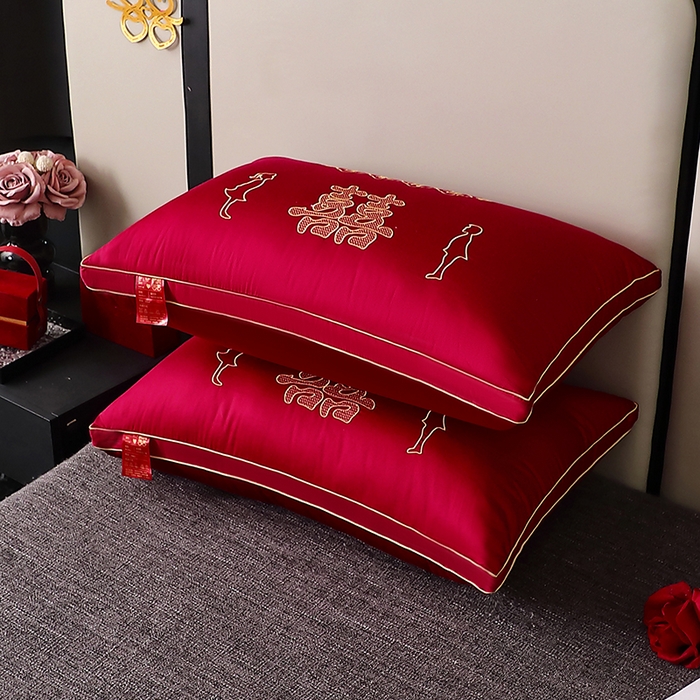 91家纺网 家纺一手货源 找家纺 糖果枕芯 2025新款刺绣婚庆大红枕芯新款婚庆枕芯-新款-吾家有喜