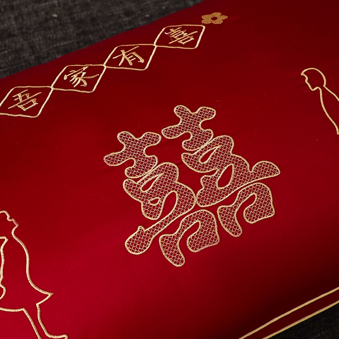 91家纺网 家纺一手货源 找家纺 糖果枕芯 2025新款刺绣婚庆大红枕芯新款婚庆枕芯-新款-吾家有喜