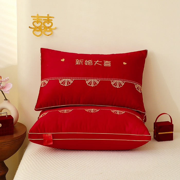 91家纺网 家纺一手货源 找家纺 糖果枕芯 2025新款刺绣婚庆大红枕芯新款婚庆枕芯-新款-新婚大喜