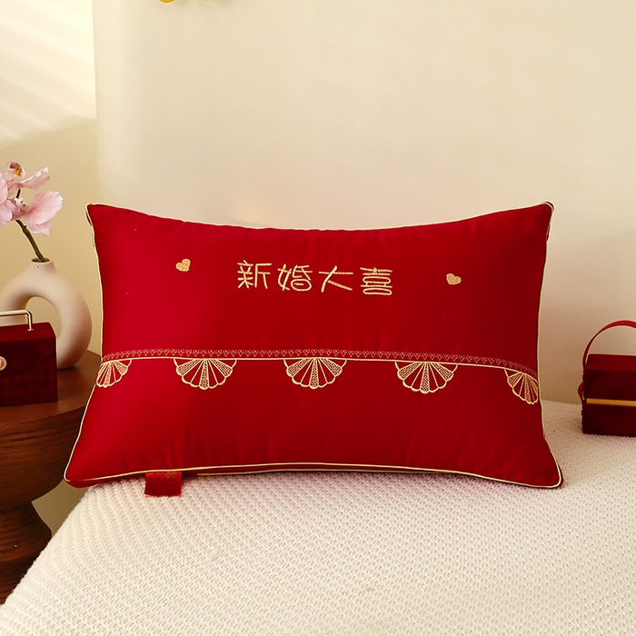 91家纺网 家纺一手货源 找家纺 糖果枕芯 2025新款刺绣婚庆大红枕芯新款婚庆枕芯-新款-新婚大喜