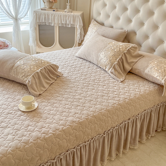 91家纺网 家纺一手货源 找家纺 网红馆（ck家纺） 2025新款牛奶绒蕾丝花边倾城系列四件套 倾城-咖