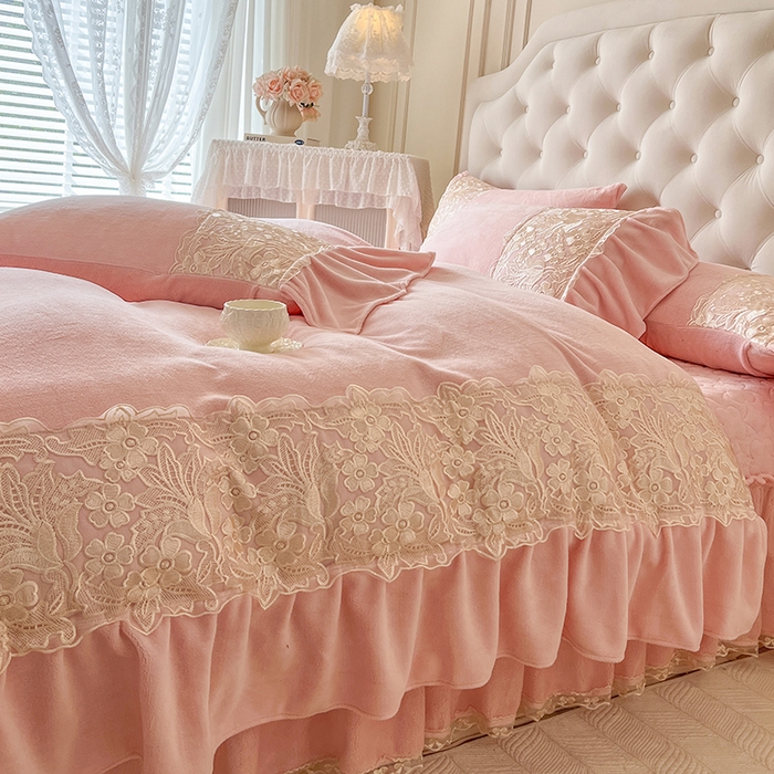 91家纺网 家纺一手货源 找家纺 （总）网红馆（ck家纺） 2025新款牛奶绒蕾丝花边倾城系列四件套