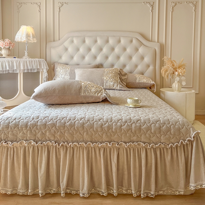 91家纺网 家纺一手货源 找家纺 网红馆（ck家纺） 2025新款牛奶绒蕾丝花边倾城系列四件套 倾城-咖