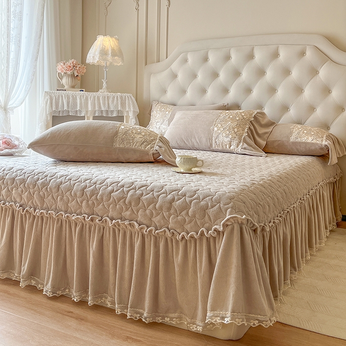 91家纺网 家纺一手货源 找家纺 网红馆（ck家纺） 2025新款牛奶绒蕾丝花边倾城系列四件套 倾城-咖