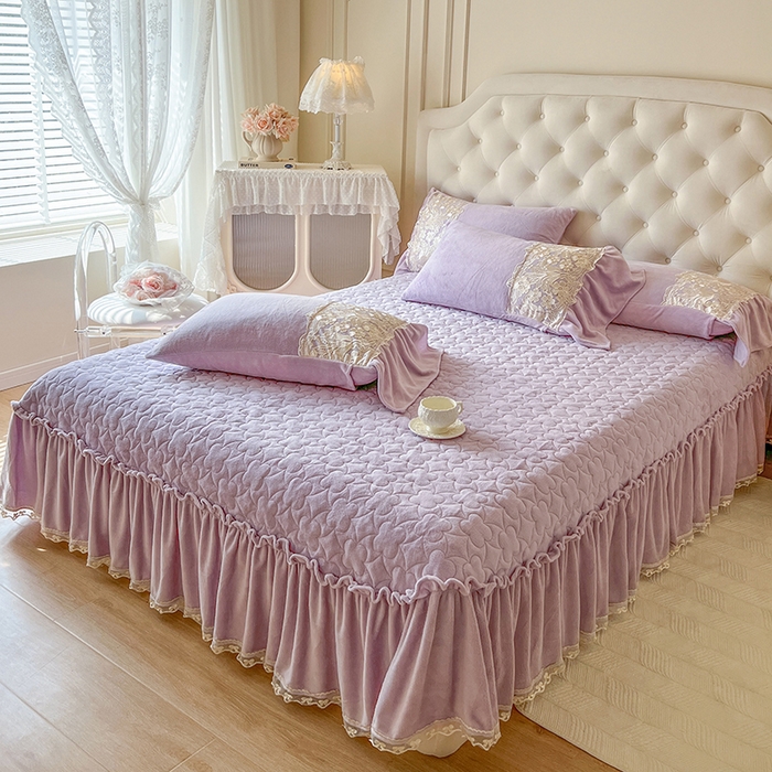 91家纺网 家纺一手货源 找家纺 网红馆（ck家纺） 2025新款牛奶绒蕾丝花边倾城系列四件套 倾城-紫