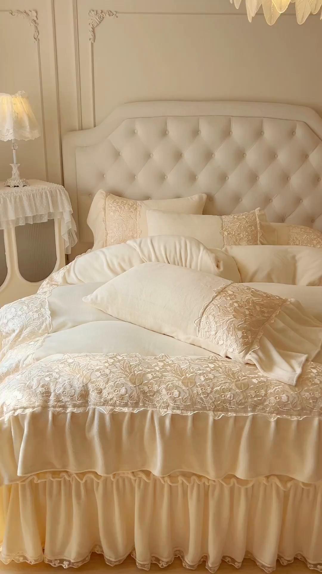 91家纺网 家纺一手货源 找家纺 网红馆（ck家纺） 2025新款牛奶绒蕾丝花边倾城系列四件套 倾城-米