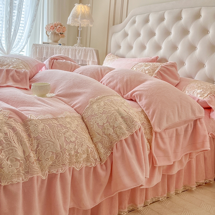 91家纺网 家纺一手货源 找家纺 网红馆（ck家纺） 2025新款牛奶绒蕾丝花边倾城系列单床盖 倾城-粉
